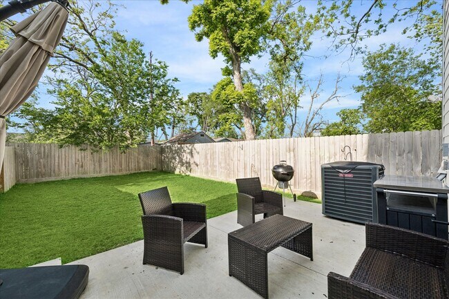 Building Photo - 311 Sikes St