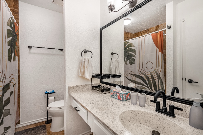 Building Photo - 804 Sylvia Ln