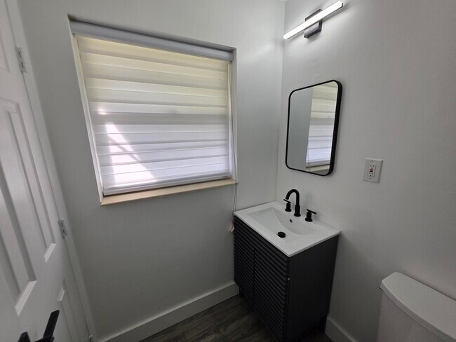 Building Photo - 718 Whippoorwill Ln