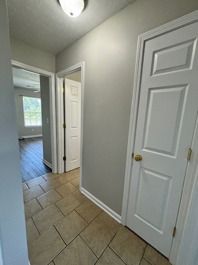 Building Photo - 145 Croghan Way