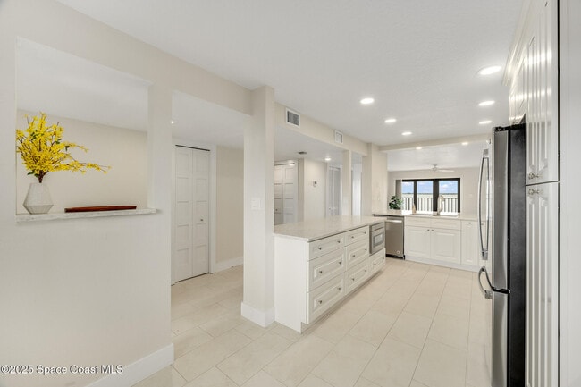 Building Photo - 3220 River Villa Way