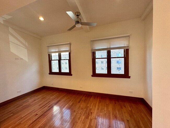 Building Photo - 5719 N Kenmore Ave