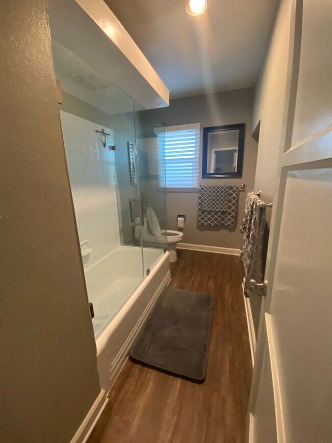 Building Photo - 3BD/2BA Beautiful Riverside Home!!