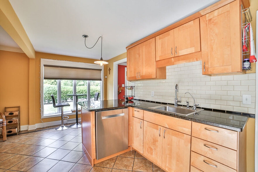 Building Photo - 32 Bernhardt Dr