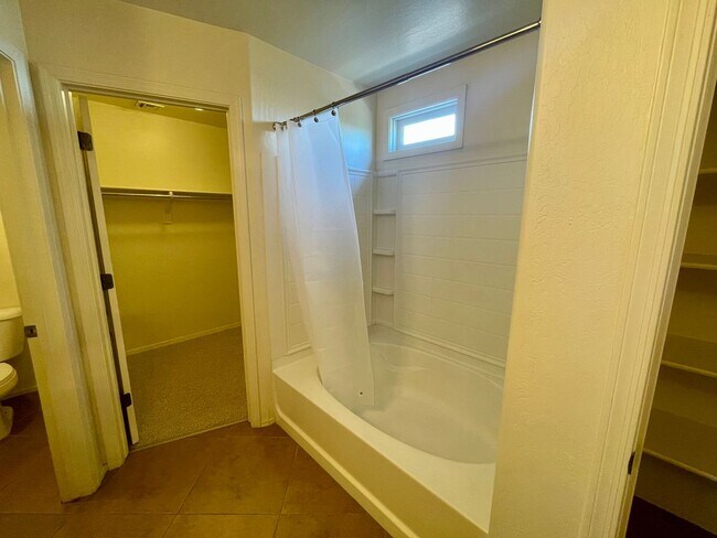Building Photo - Prime Gilbert 3 Bedroom/2.5 bath 1st floor bonus room, 3 community pool's