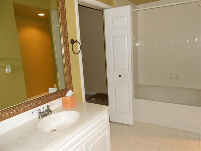 Building Photo - 3255 NE 184th St