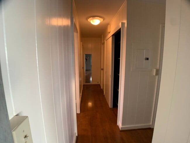 Building Photo - Moanalua Gardens (Honolulu) - Great Location - 3 bedroom home