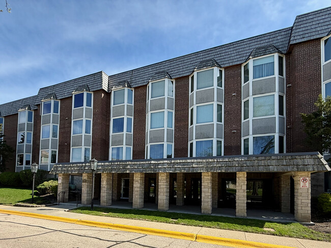 Building Photo - 600 Thames Pky
