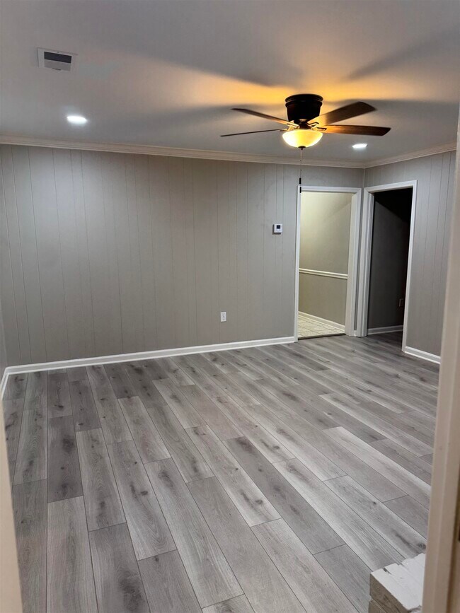 Building Photo - 7145 Claiborne Dr