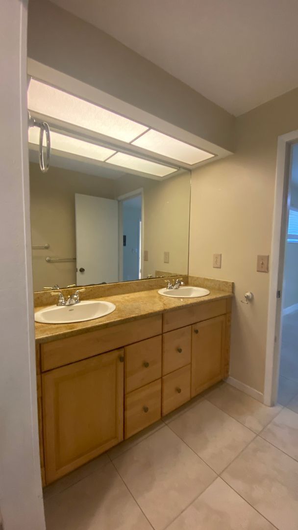 Building Photo - Private Siesta Key Retreat Minutes from World-Famous Beach