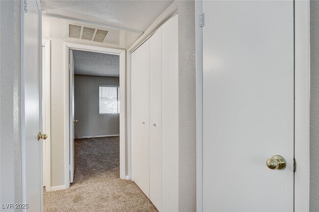 Building Photo - 2713 Otter Creek Ct