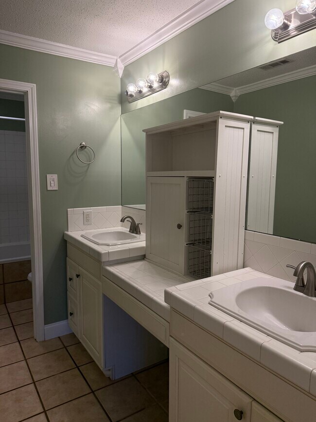 Building Photo - 1115 Salem Rd