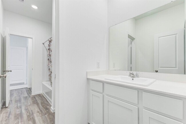 Building Photo - 27210 Woodridge Gln Dr