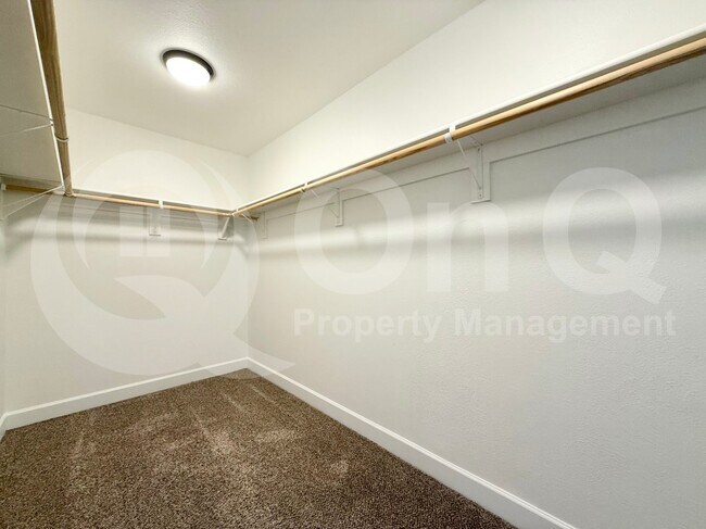 Building Photo - 4250 N Parkway Ave