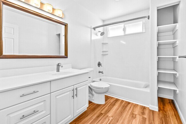 Building Photo - Spacious 3 Bedroom, 2.5 Bath Single Family...