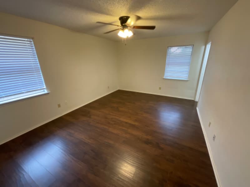 Building Photo - 5202 Wildwood Dr