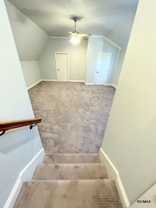 Building Photo - EXQUISITE HOME IN ST. CHARLES COURT OF NOR...
