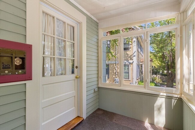 Building Photo - 105 Fayerweather St