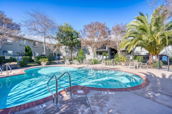 Building Photo - 20 Willow Rd