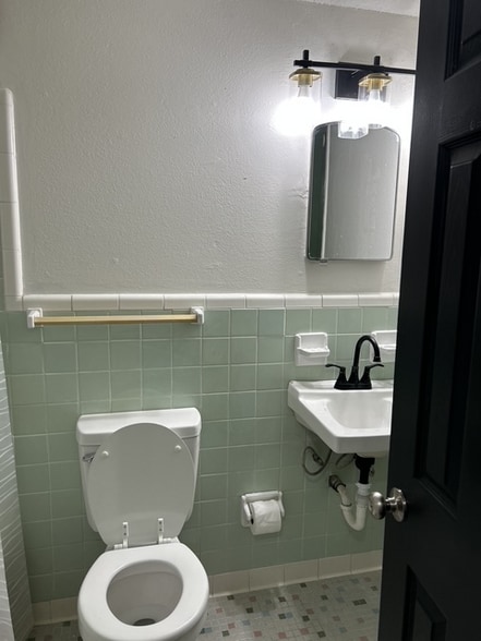 Building Photo - 507 Woodvale Rd