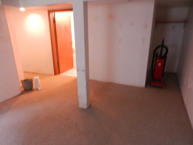 basement space - 818 N 11th Ave