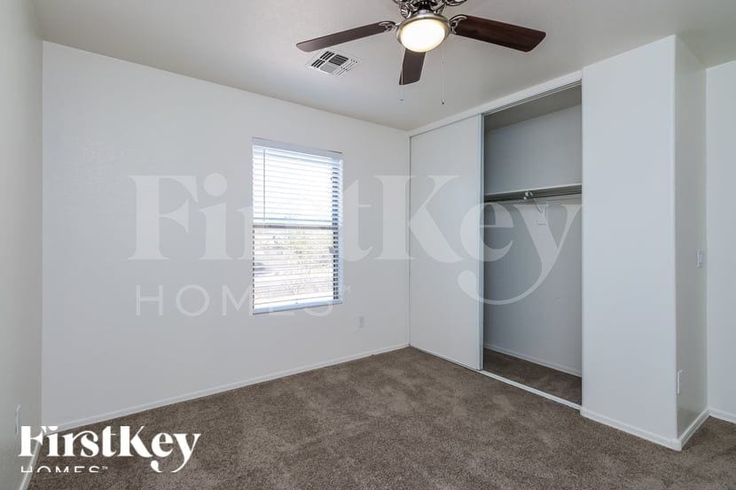 Building Photo - 9032 E Pampa Ave