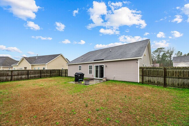 Building Photo - 211 Lynden Ln