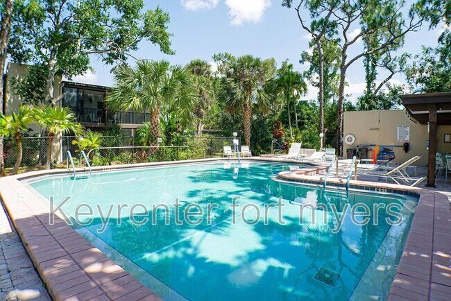 Building Photo - 112 Pinebrook Dr