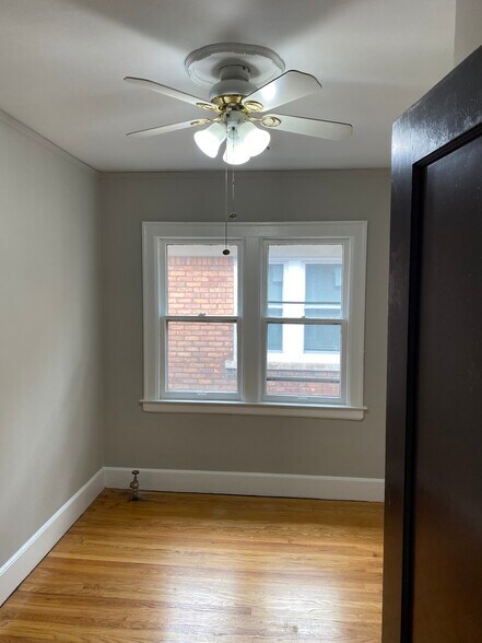 Building Photo - 910 Beaconsfield Ave