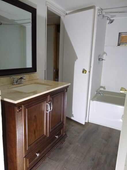 Building Photo - 117 Lucy Ln