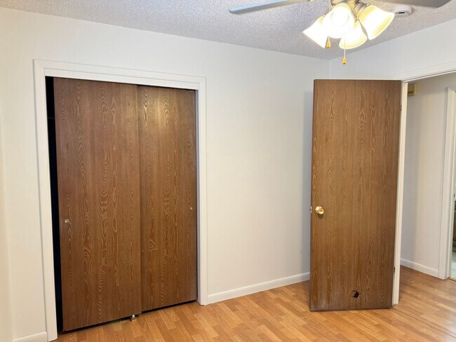 Building Photo - 4400 Everton Dr
