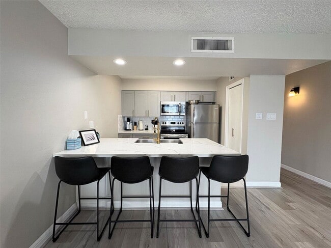 Building Photo - 12500 Melville Dr
