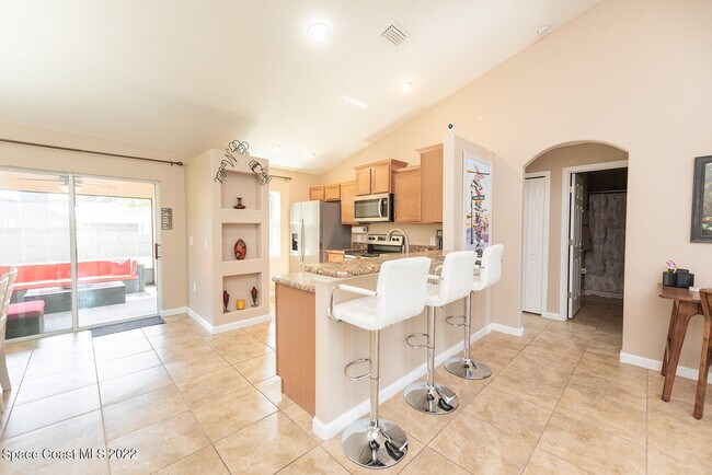 Building Photo - 4965 Mayflower St