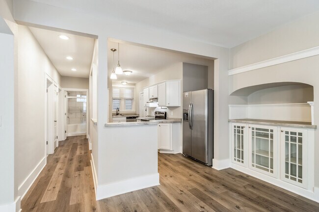 Building Photo - 834 N 70th St