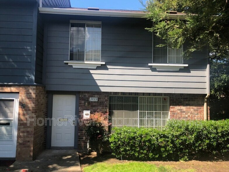 Building Photo - 3933 Oak Villa Cir