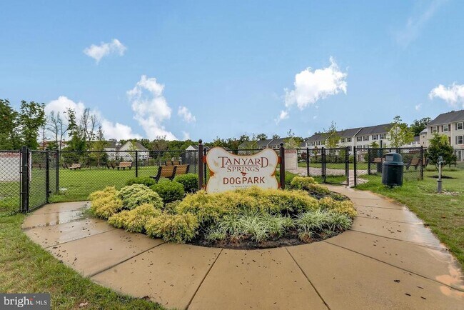 Building Photo - 7568 Stonehouse Run Dr