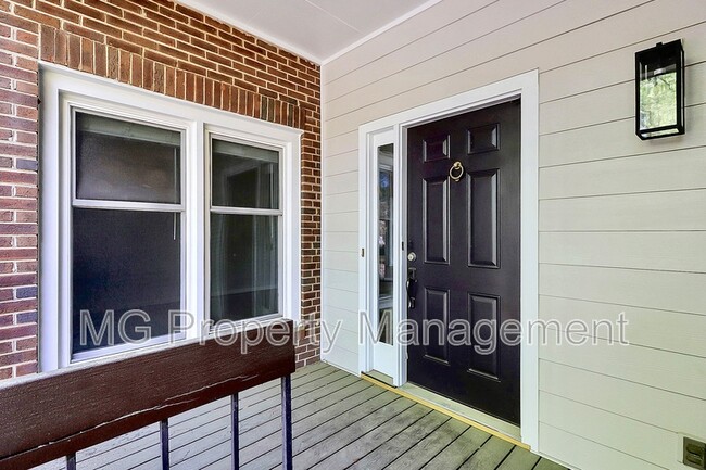 Building Photo - 226 S Clarkson St