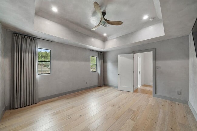 Building Photo - 819 Silvergate Dr