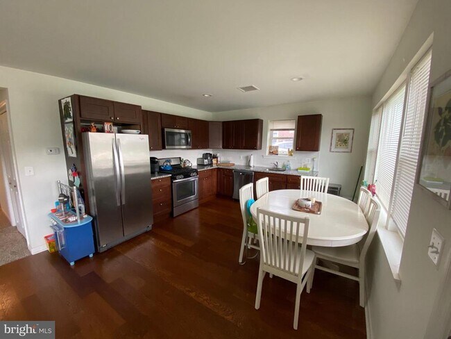 Building Photo - 13 Brookside Rd