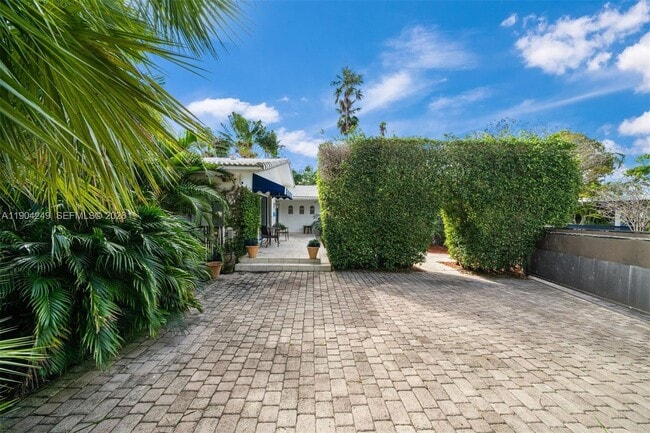 Building Photo - 7975 Biscayne Point Cir