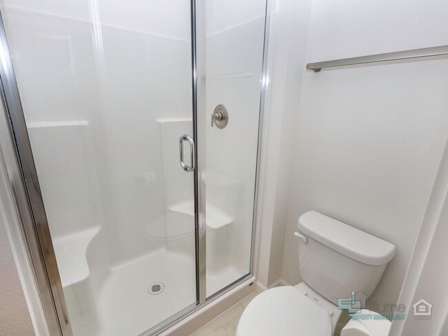 Building Photo - Bright 2-Bedroom, 2.5-Bathroom Home in Hillsboro