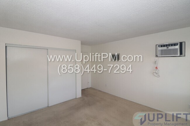 Building Photo - Charming 1 Bed / 1 Bath Condo in Gated Community in a Prime Central Location
