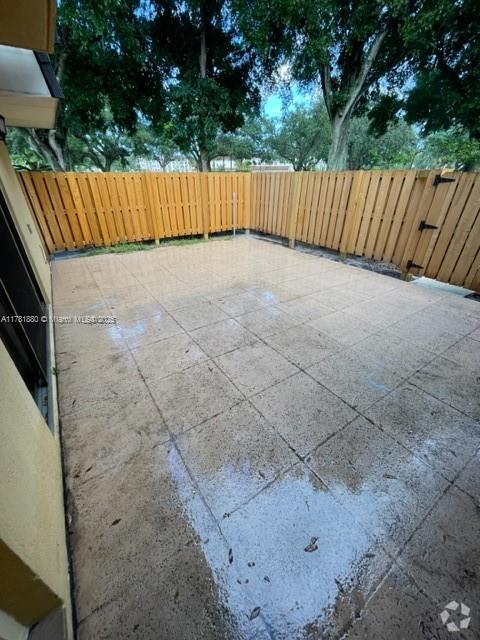 Building Photo - 726 7th Way