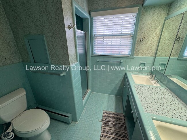 Building Photo - Spacious South Roanoke Home with Lawn Care Included