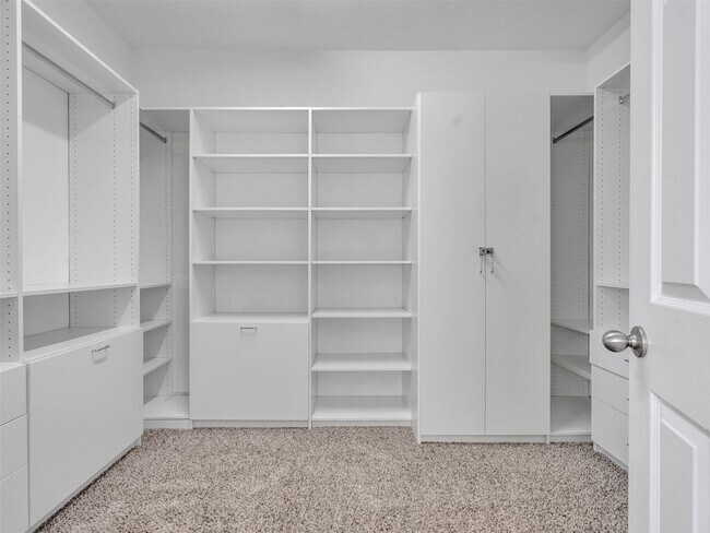 Building Photo - 11066 Walts Run Ln