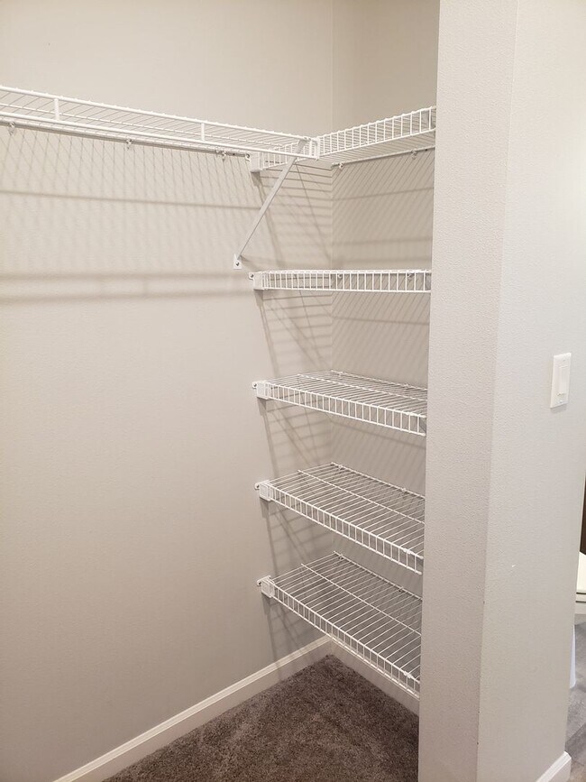 Building Photo - Reed's Crossing 2 bed/2.5 bath Townhome!
