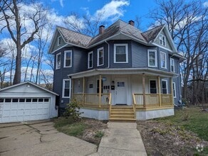 Building Photo - Newly Remodeled 2nd floor Apartment with v...