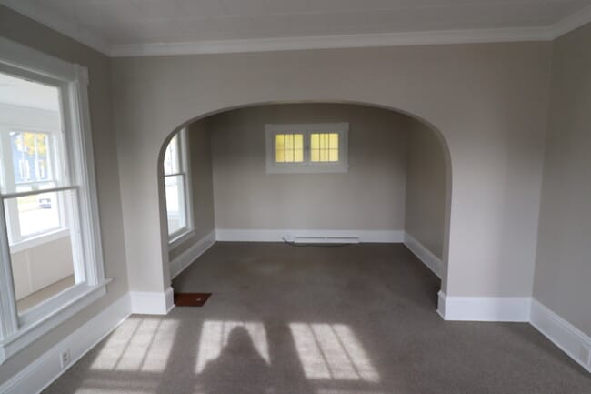 Building Photo - Large Updated 4 Bedroom Single Family Home