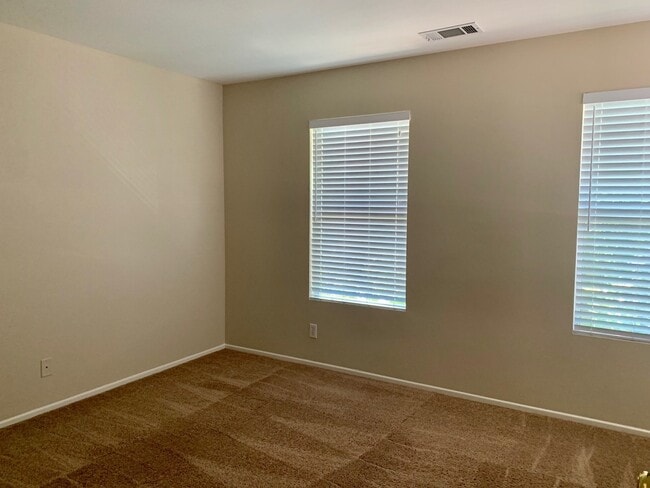 Building Photo - Beautiful Townhouse in Aliso Viejo