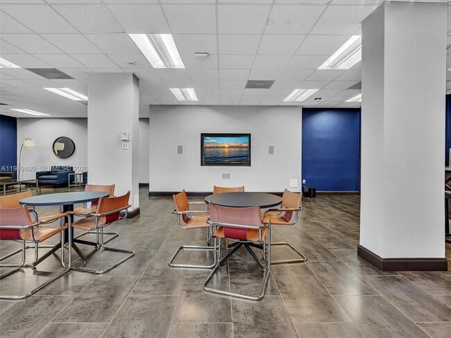 Building Photo - 3375 N Country Club Dr